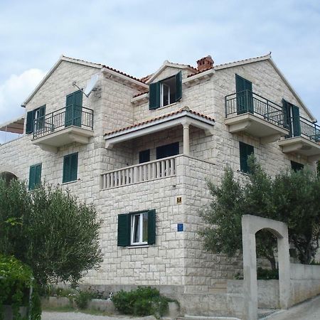 Apartments Marin Bol Bagian luar foto