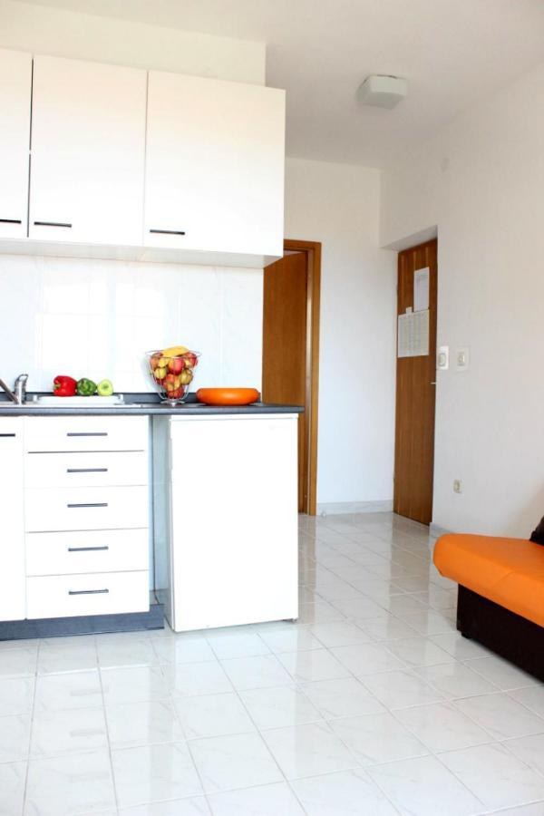 Apartments Marin Bol Bagian luar foto