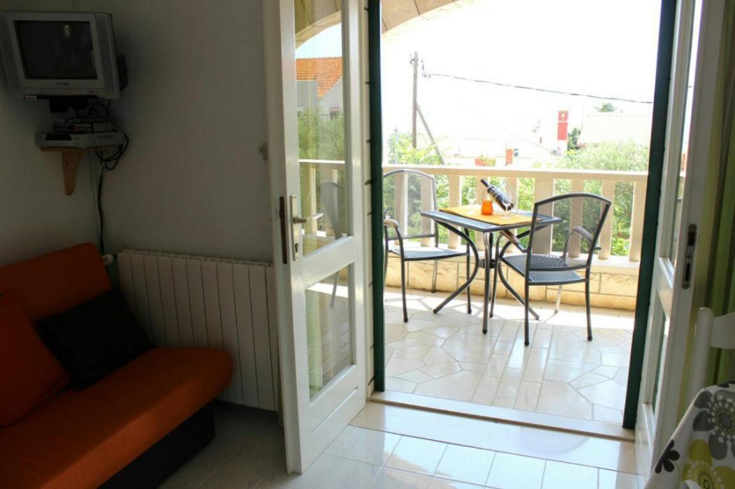 Apartments Marin Bol Bagian luar foto