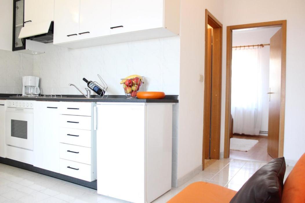 Apartments Marin Bol Bagian luar foto
