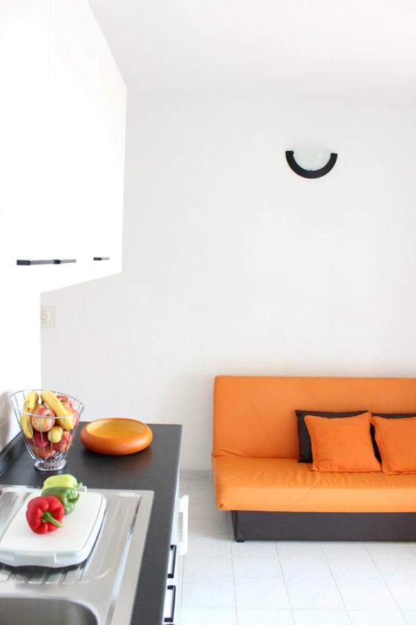 Apartments Marin Bol Bagian luar foto