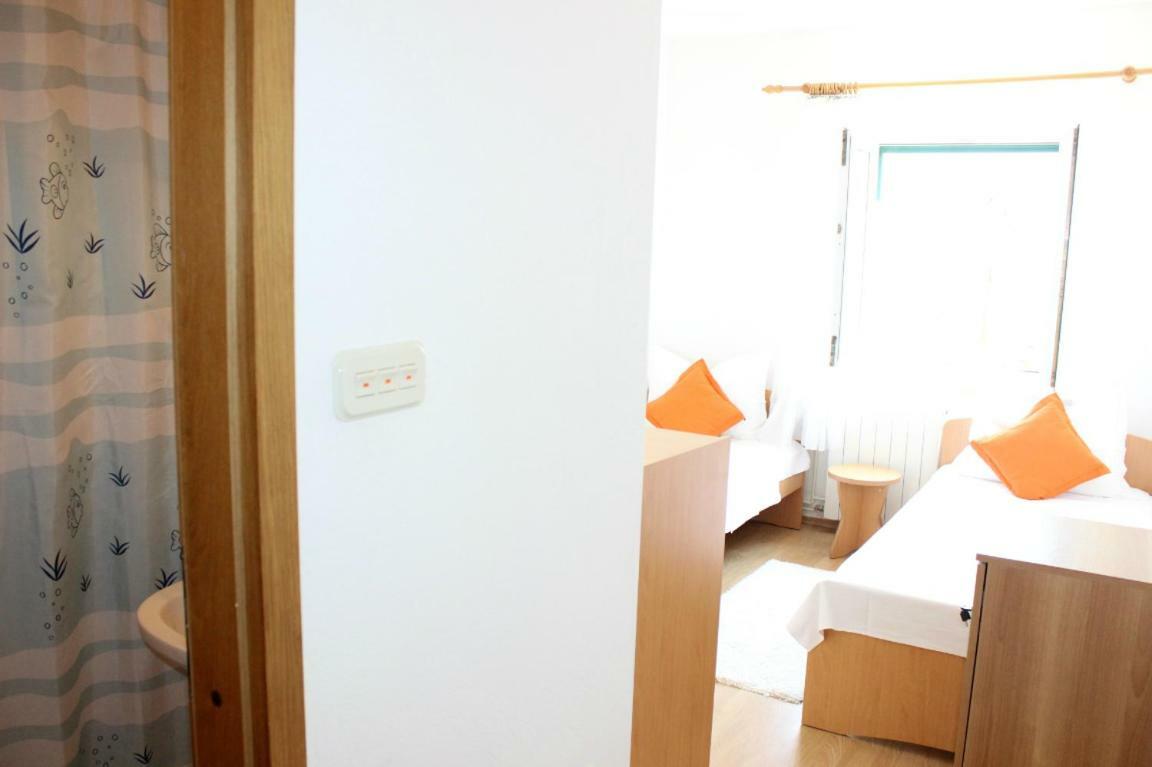 Apartments Marin Bol Bagian luar foto