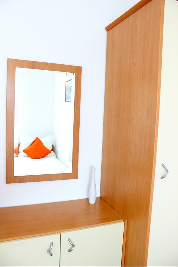 Apartments Marin Bol Bagian luar foto