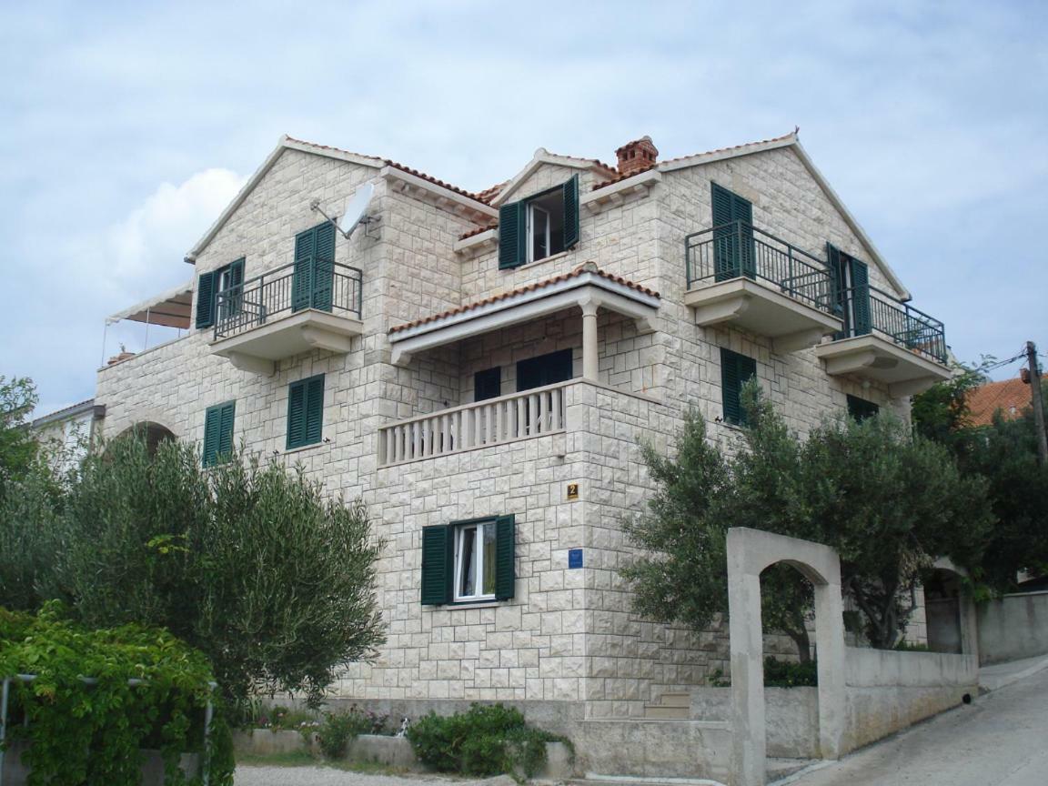 Apartments Marin Bol Bagian luar foto